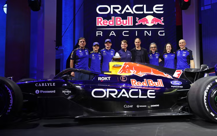 Red Bull F1 se adelanta al resto y presenta los colores de Max Verstappen y Hadjar para la temporada 2026